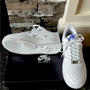 Nike Air Force 1 ‘07 LX .